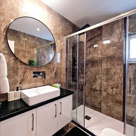 Sveltos 3 Bedroom Hotel de apartamente Larnaca