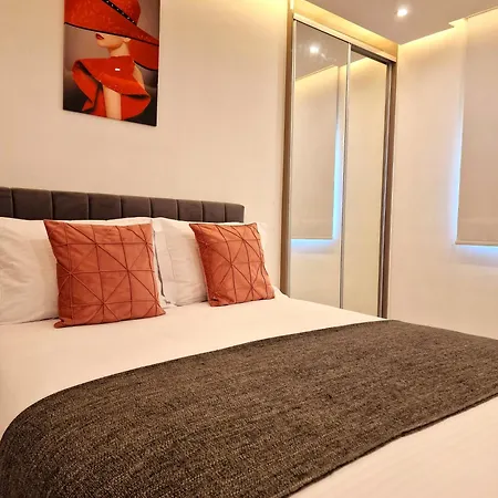 Sveltos 3 Bedroom Hotel de apartamente