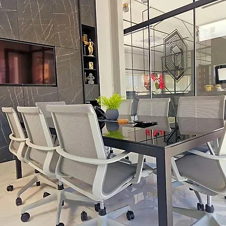 Lägenhetshotell Sveltos 3 Bedroom Larnaca